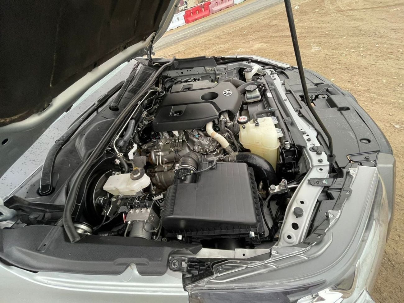 تويوتا هيلوكس GLX diesel engine ,2.8 liter ,manual gear ,year model 2024 ,right hand drive ,only for export availa