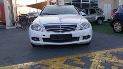 Mercedes-Benz C 180 السياره بحاله ممتازه مواصفات خليجي كراسي جلد كهرباء قتصاديه في البترول