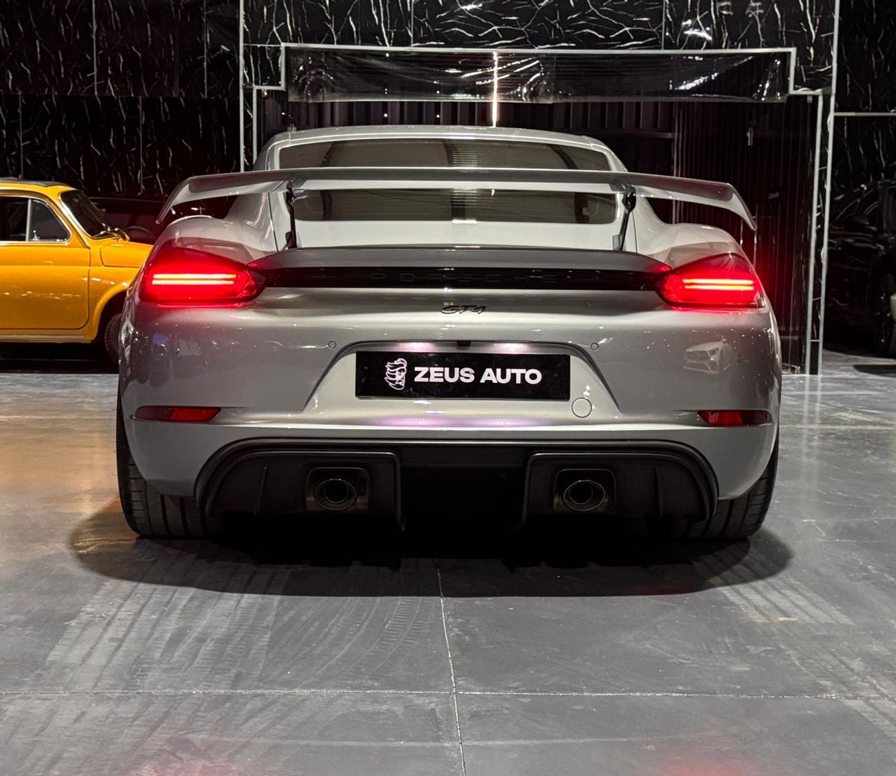 بورش كايمان 718 GT4 4.0L (414 HP) M/T 2020 Porsche Cayman, Mar 2029 Porsche Warranty, Manual Transmission, Very Low 