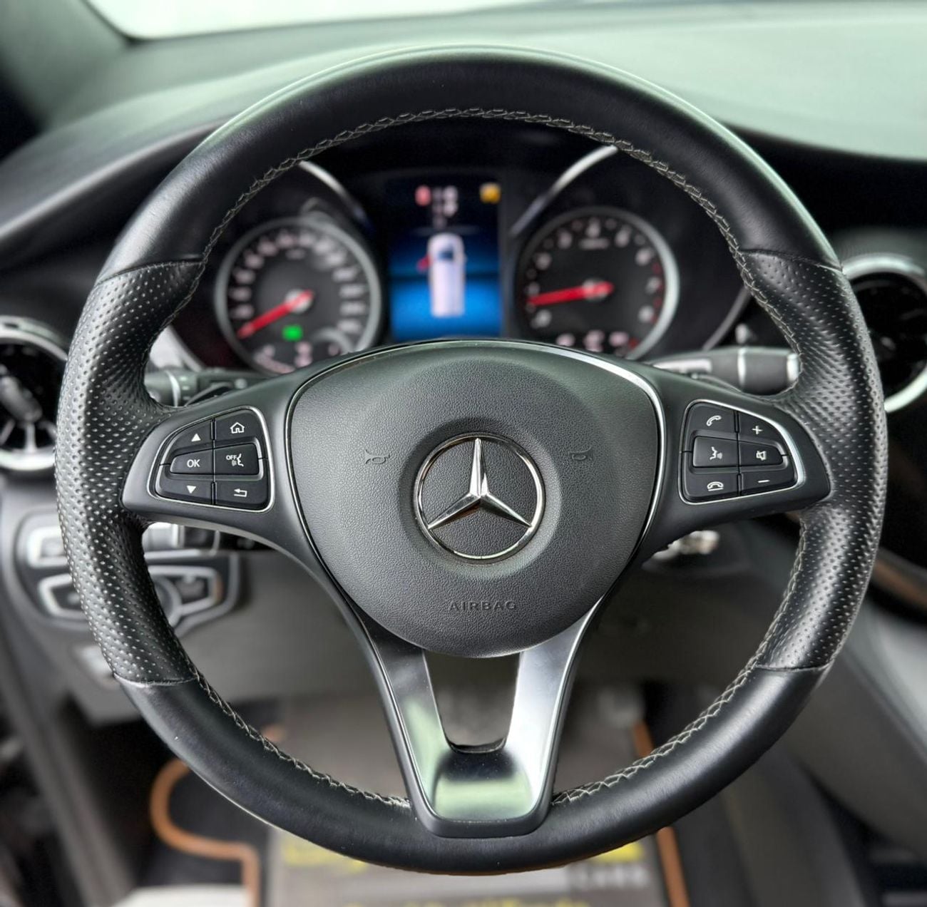 مرسيدس بنز V 250 2023 Mercedes-Benz V250 Line Conversion, 1 Year Warranty Unlimited KM, Full Service History, GCC