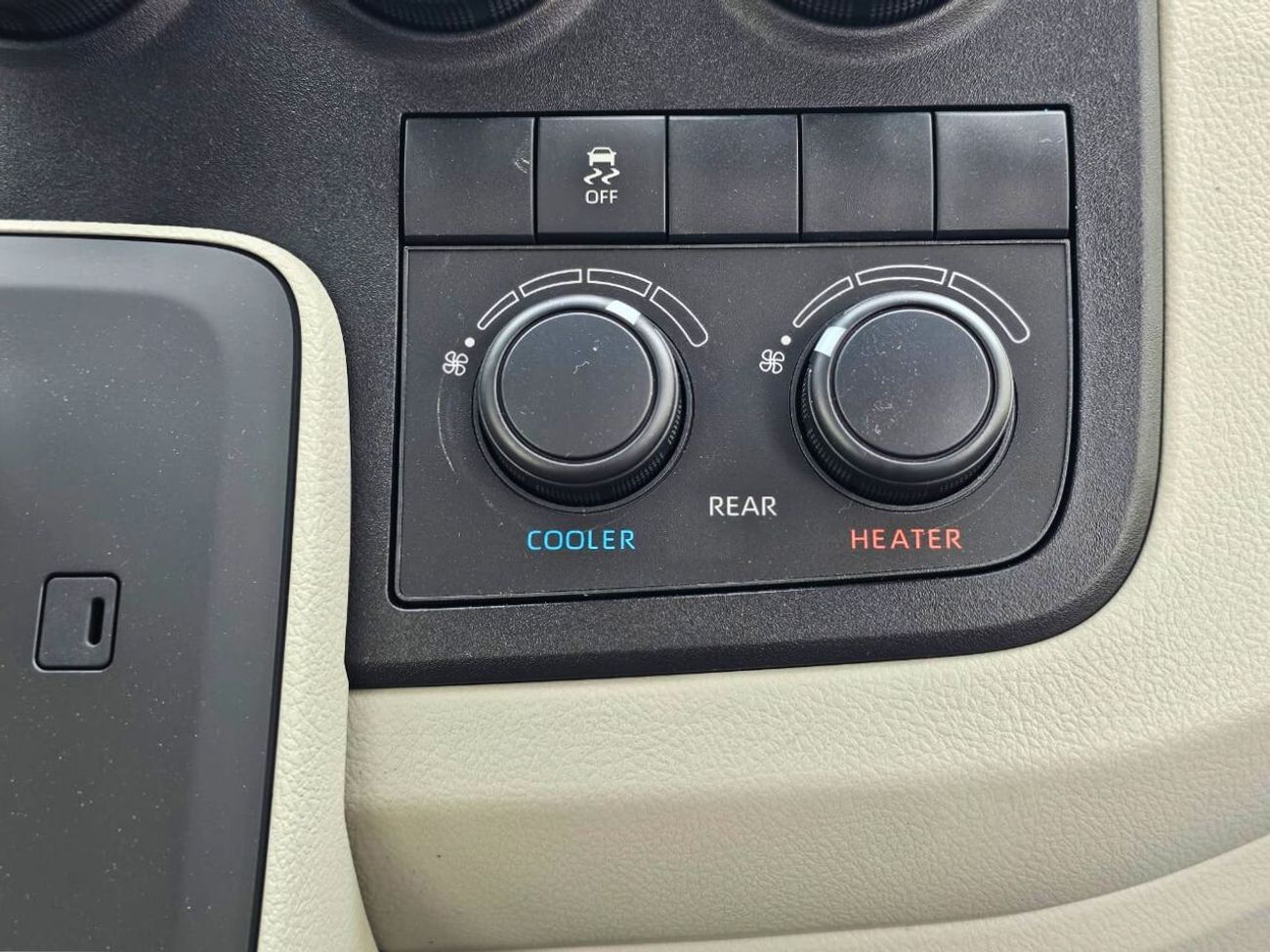 Toyota Hiace DX PASSENGER / 3.5L V6 A/T PETROL / DUAL HEATER / DVD CAMERA (CODE # HR3ADA
