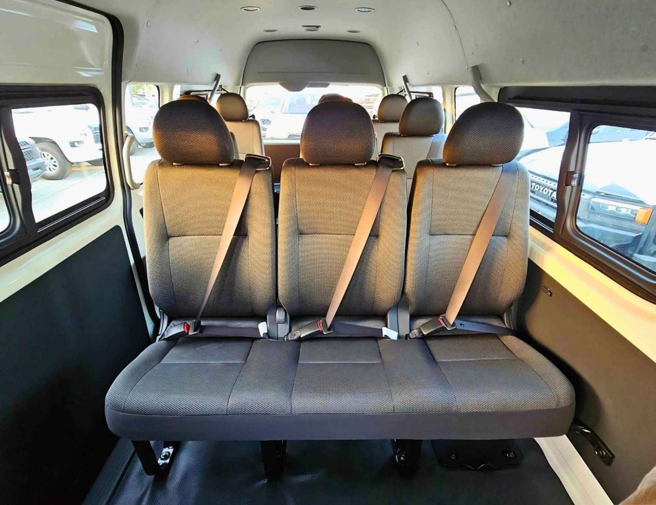 Toyota Hiace HIGHROOF DX / OLD SHAPE /13 STR / 2.5L V4 DIESEL M/T / BLACK BUMPER (FOR CONGO) (CODE # H25MHF)