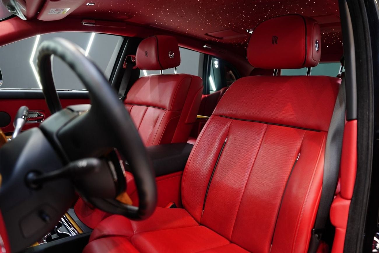 Rolls Royce Phantom STD 2018 Rolls-Royce Phantom VIII, Rear Entertainment, Starlight Headliner, Very Low KM, GCC Specs!!