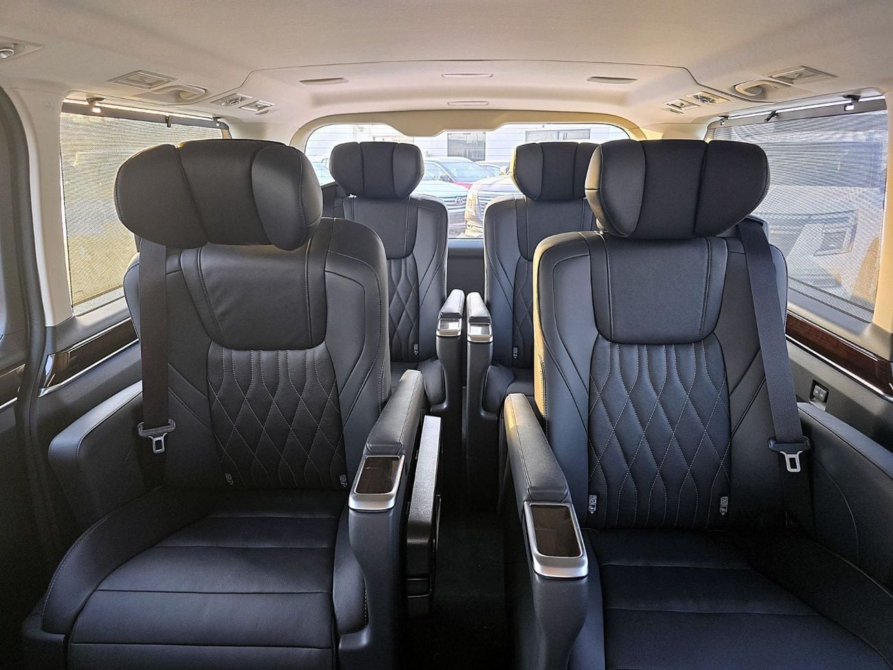 Toyota Granvia Premium 2.8l Toyota Granvia Premium 2.8l Diesel A/T RWD 6 Seats Black color 2025 Model