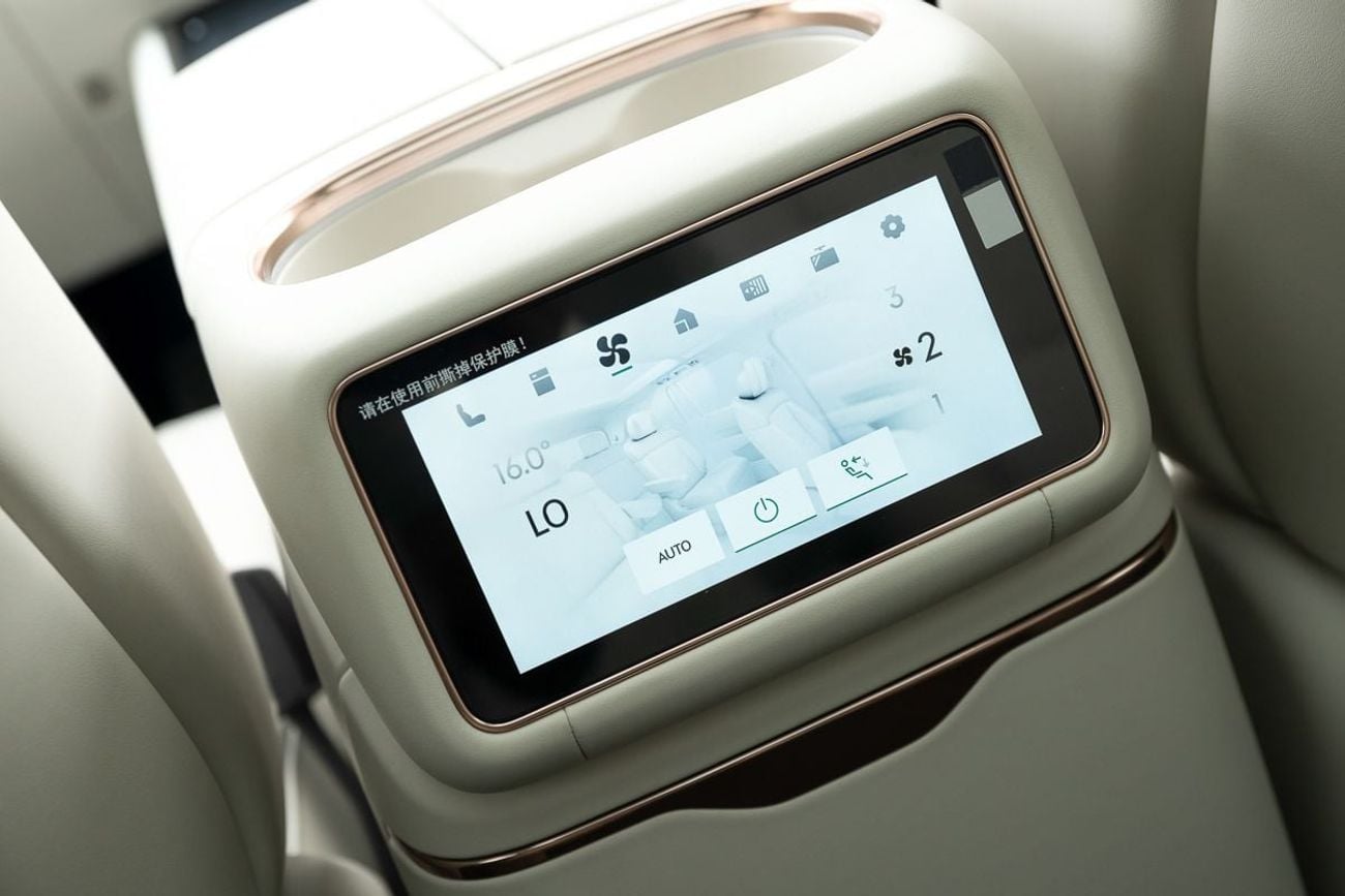 Lynk & Co 900 900 2.0T Ultra model 2025