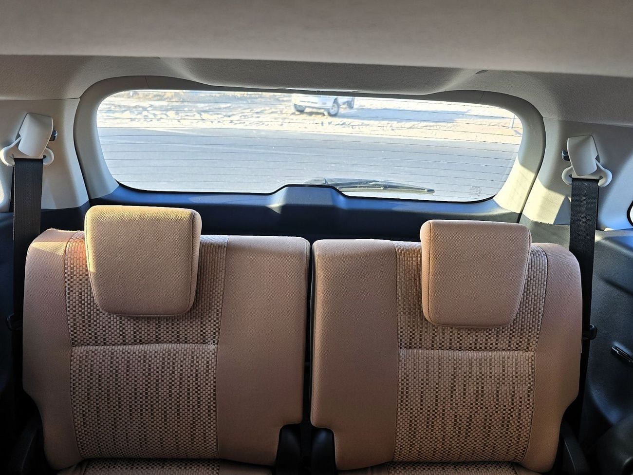 Toyota Fortuner Toyota Fortuner 2.7l Petrol A/T  RWD SUV Gcc 5Doors White Color 2026 Model