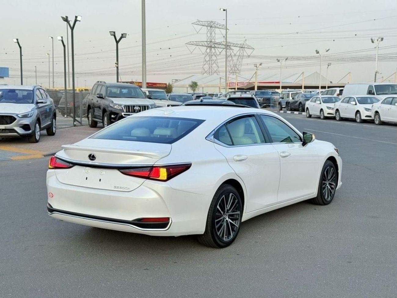 لكزس ES350h 2024 LEXUS ES350H/ HYBRID / 1200 KM ONLY