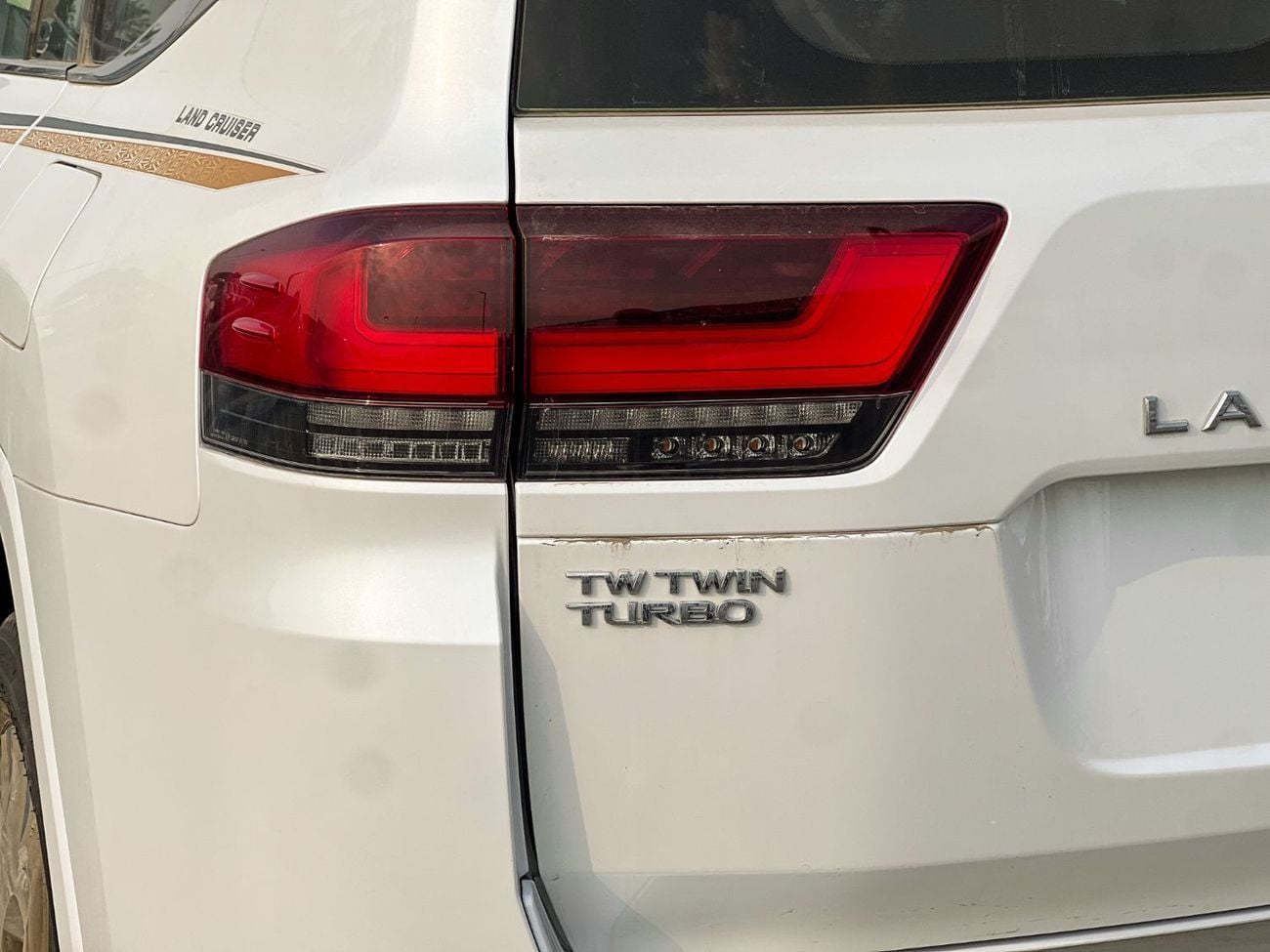 تويوتا لاند كروزر EXPORT ONLY - Toyota LC300 VXR 3.3L DSL (GCC Specification)