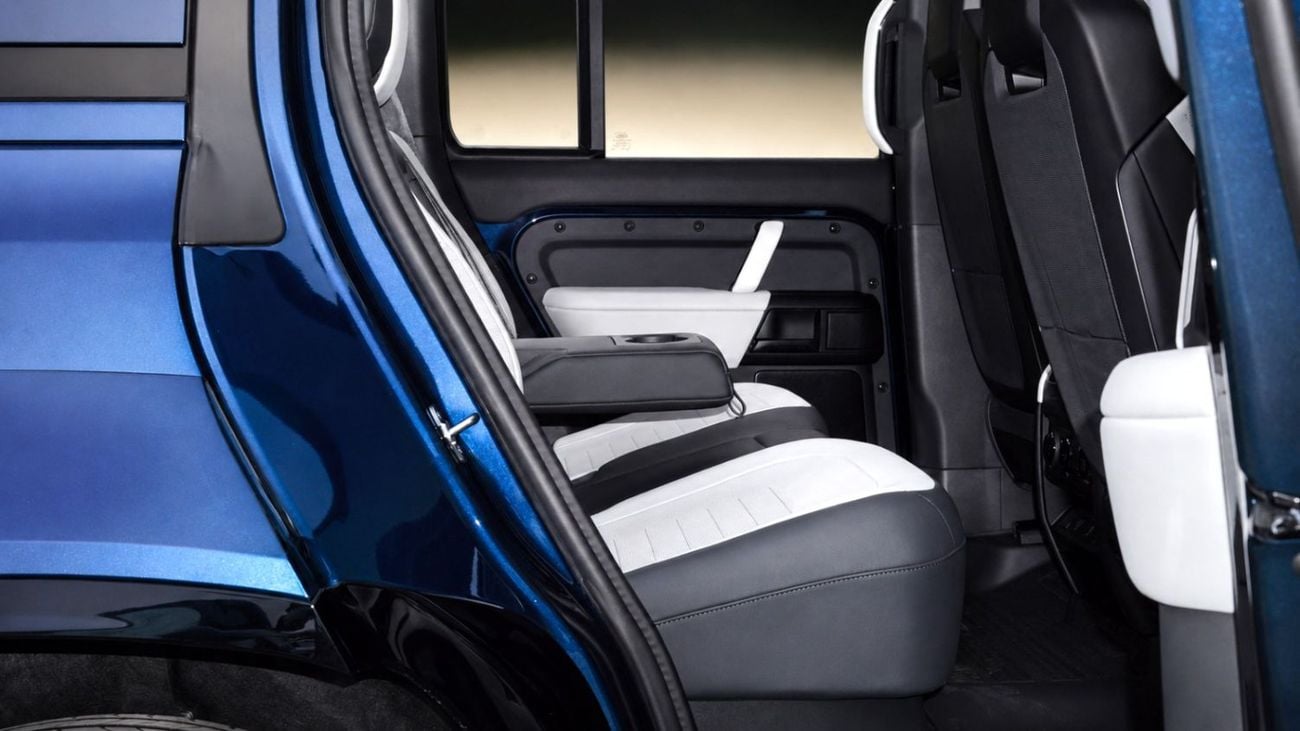 Land Rover Defender 110 OCTA  P635 | Sargasso Blue | Light Cloud/Lunar | 635 HP