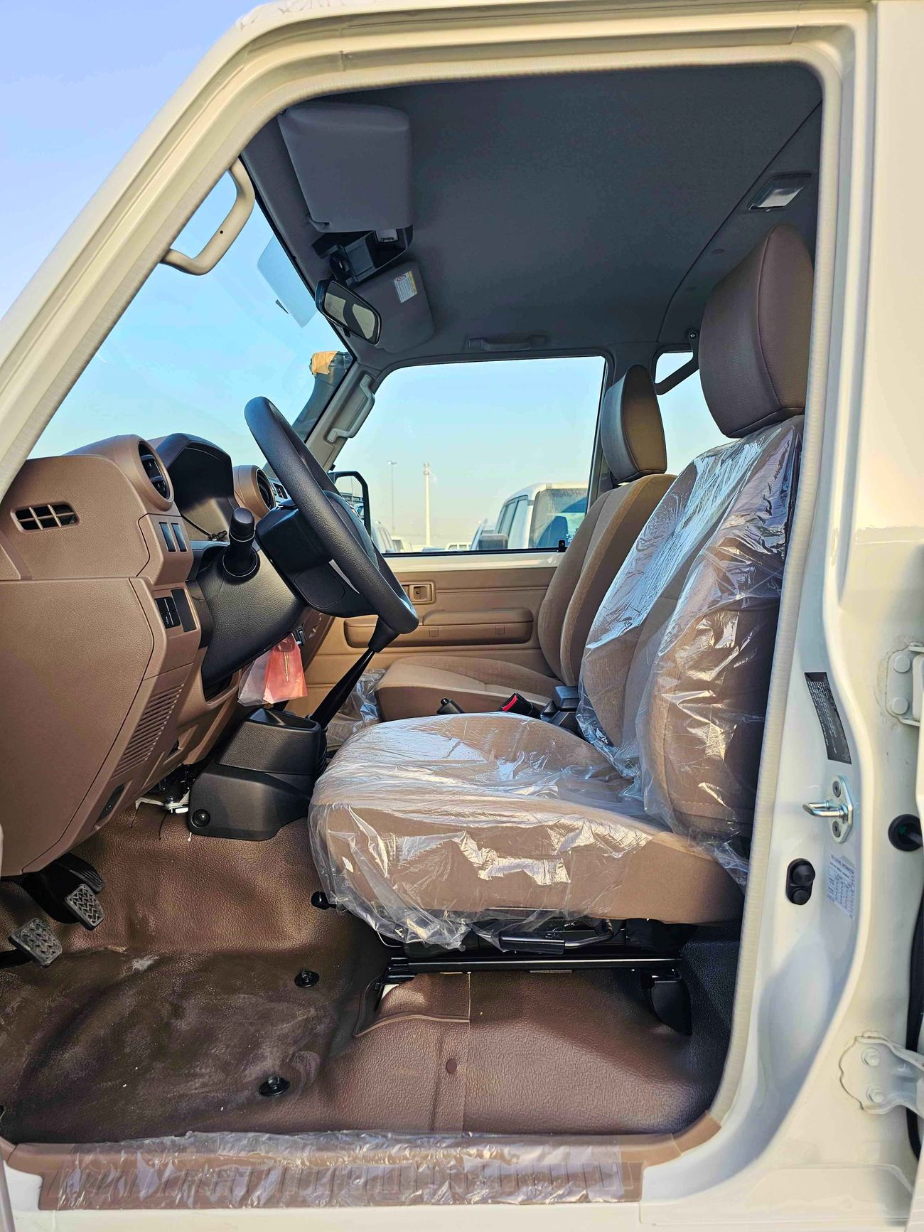 تويوتا لاند كروزر بيك آب LC79 STD-E / M/T / DOUBLE CABIN / 2.8L V4 DIESEL / SNORKEL / 4WD (CODE # STD-E)