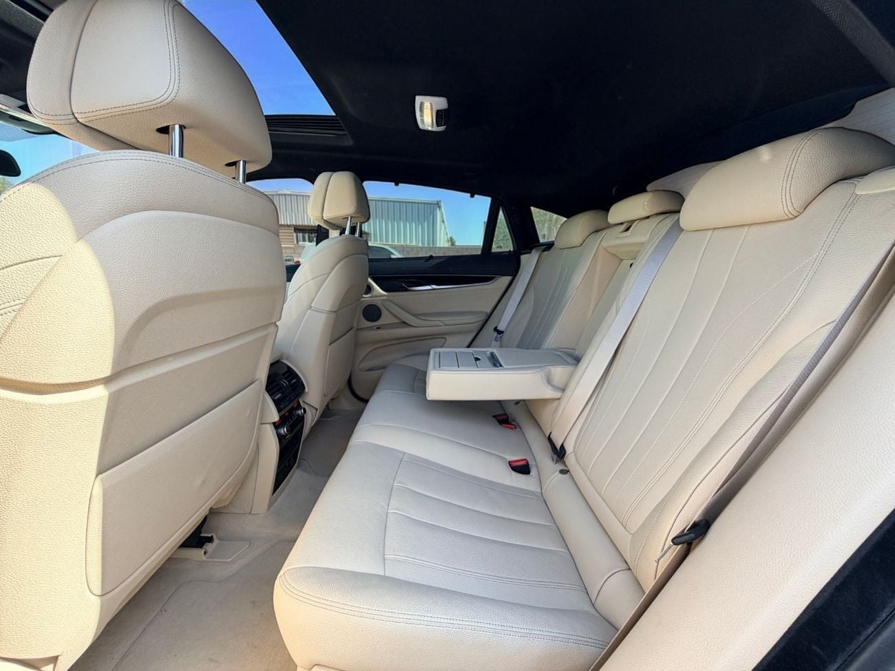 بي أم دبليو X6 AED 1,880 P.M | 0% DOWN PAYMENT | BMW X6 XDRIVE35I M KIT | AGENCY SERVICE HISTORY | 2019 | GCC SPECS