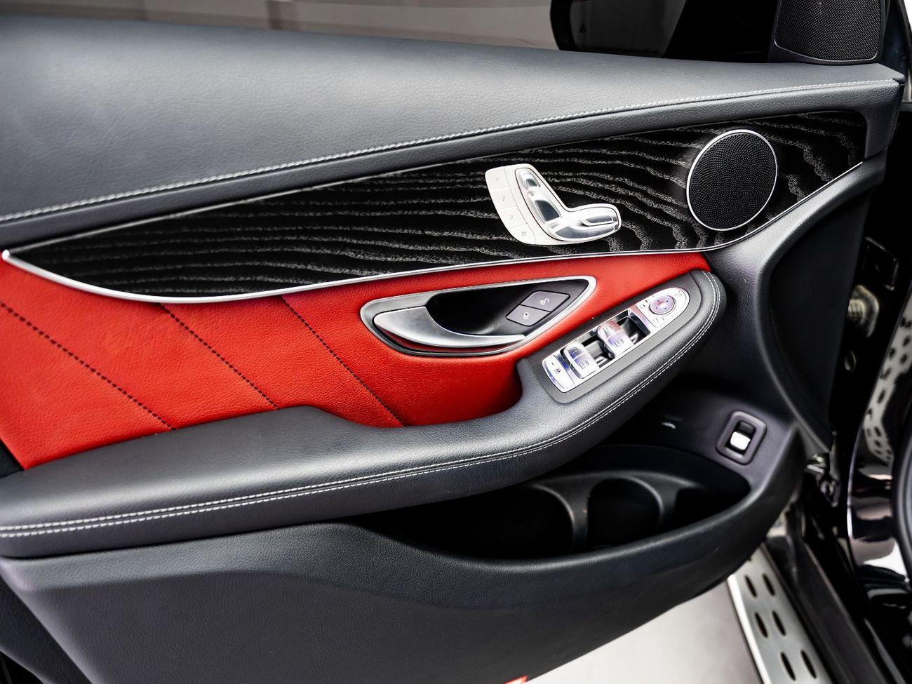 Mercedes-Benz GLC 200 2023 Mercedes GLC 200 Coupe, 2028 Mercedes Warranty + Service Contract, Low KMs, GCC