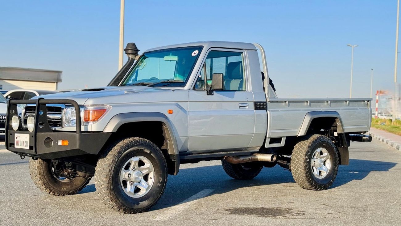 Toyota Land Cruiser Pick Up SINGLE CABIN | 4 X 4 | PREMIUM BULL BAR | RHD | 2010 | 4.5L DIESEL | RHD | AIR SNORKEL