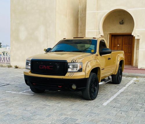 GMC Sierra Good condition car GCC