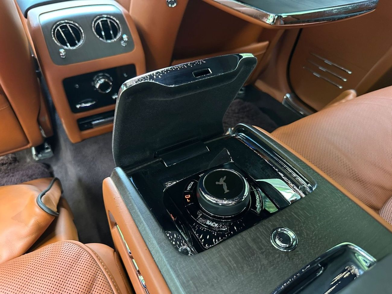 Rolls-Royce Ghost 6.75T Extended Wheelbase | V12 571 HP | GCC Specs | Like New | 4,000 KM