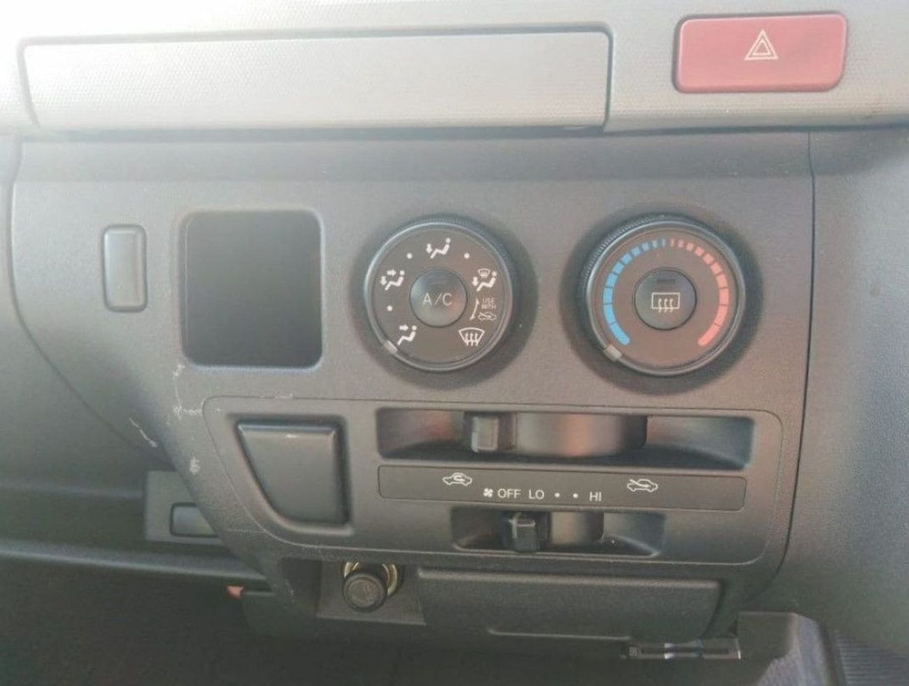 Toyota Hiace TOYOTA HIACE RIGHT HAND DRIVE (PM1106)