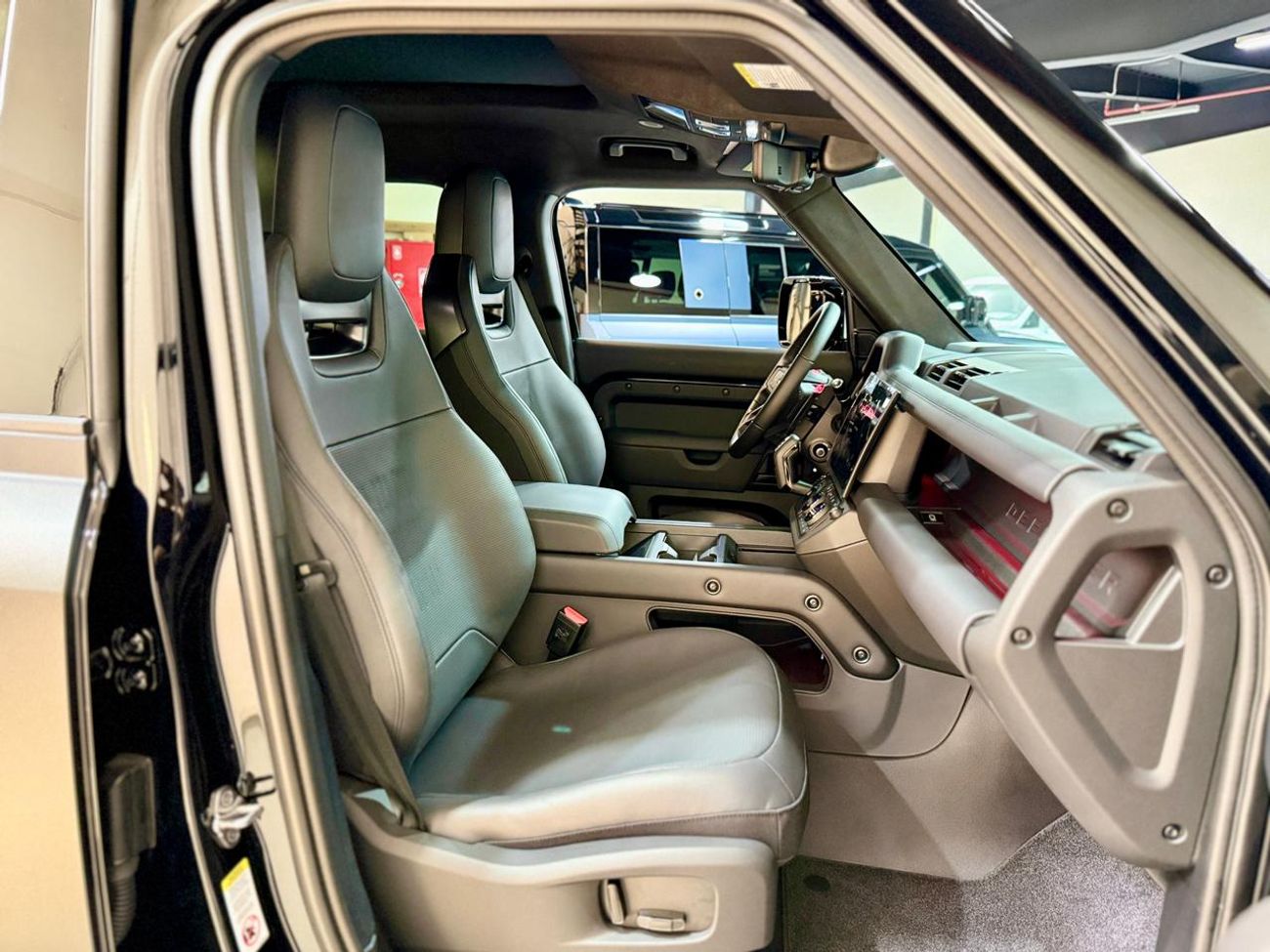 لاند روفر ديفندر 110 P635 OCTA V8 2026