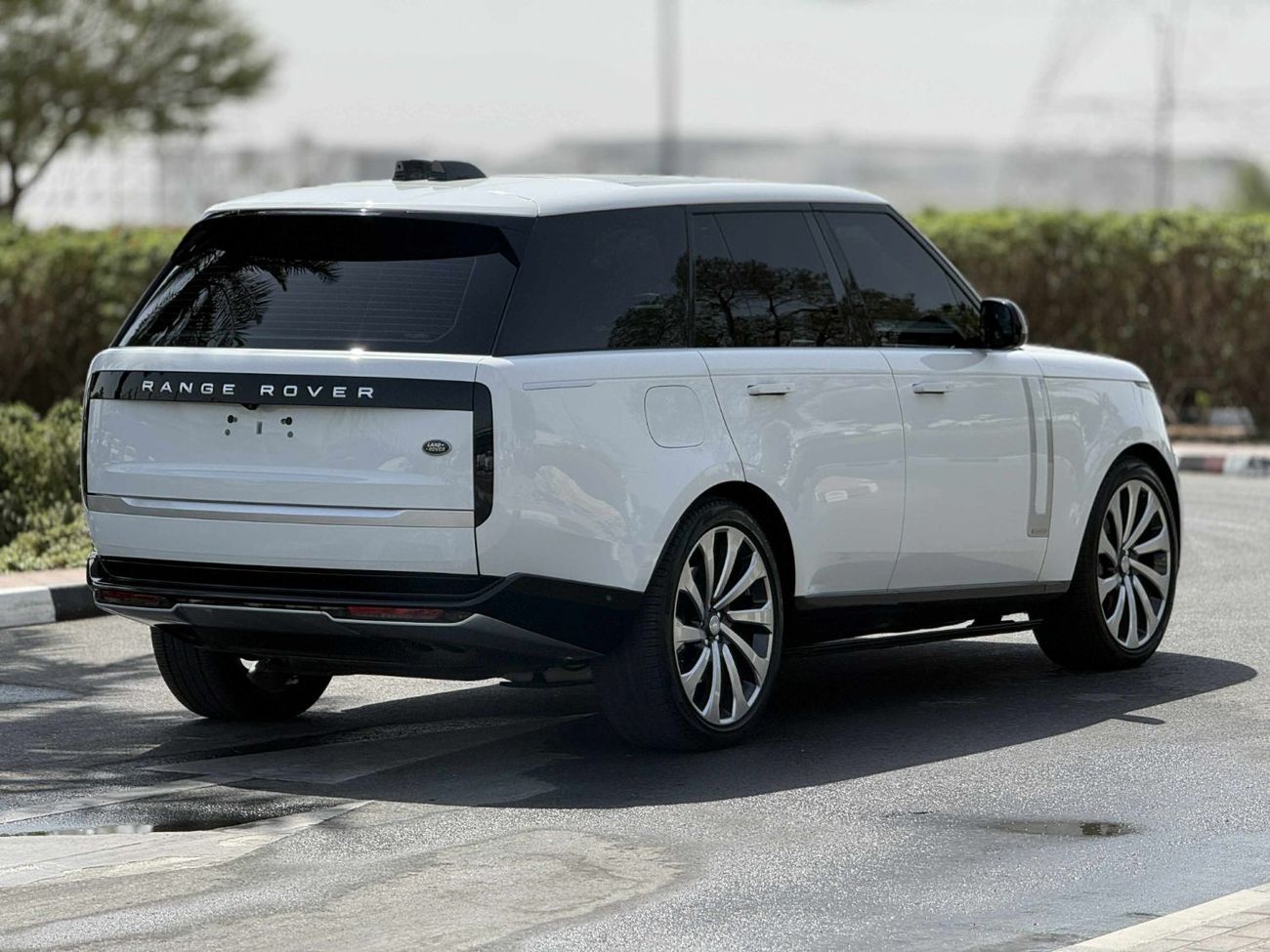 Land Rover Range Rover Autobiography P530 4.4L GCC SPEC NEAT AND CLEAN UNDER WARRANTY AND SERVICE