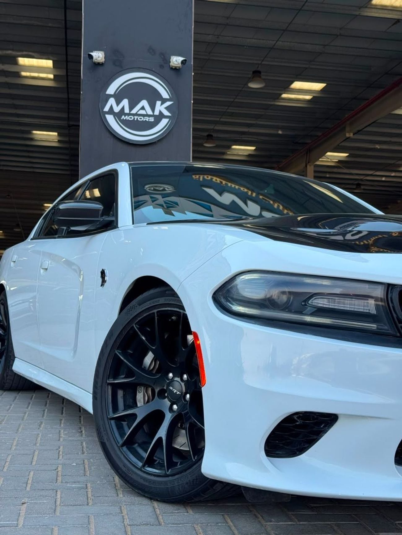 Dodge Charger HELLCAT 707HP / 6.2L V8 / LOW MILEAGE / SUNROOF / LEATHER SEATS / BLIND SPOTS / REMOTE START