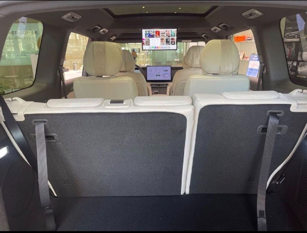 روكس 01 موديل ٢٠٢٦ ،رمادي من الداخل ابيض  ٫ سبع مقاعد شامل الضمان من اي في اس لمده ٥ سنوات