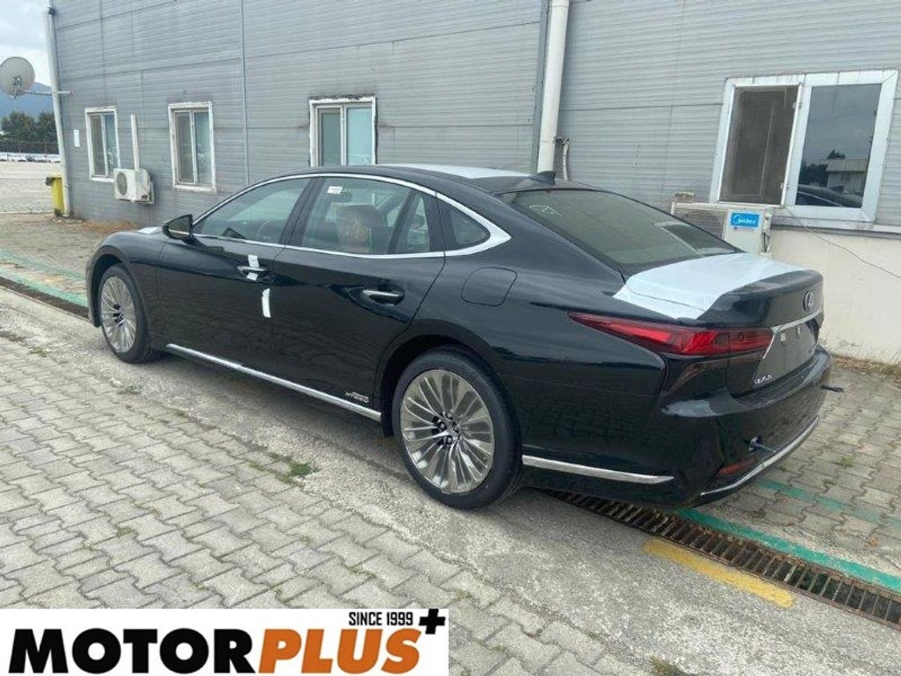 Lexus LS500 HYBRID EXCLUSIVE AWD with "Ottoman Seat”