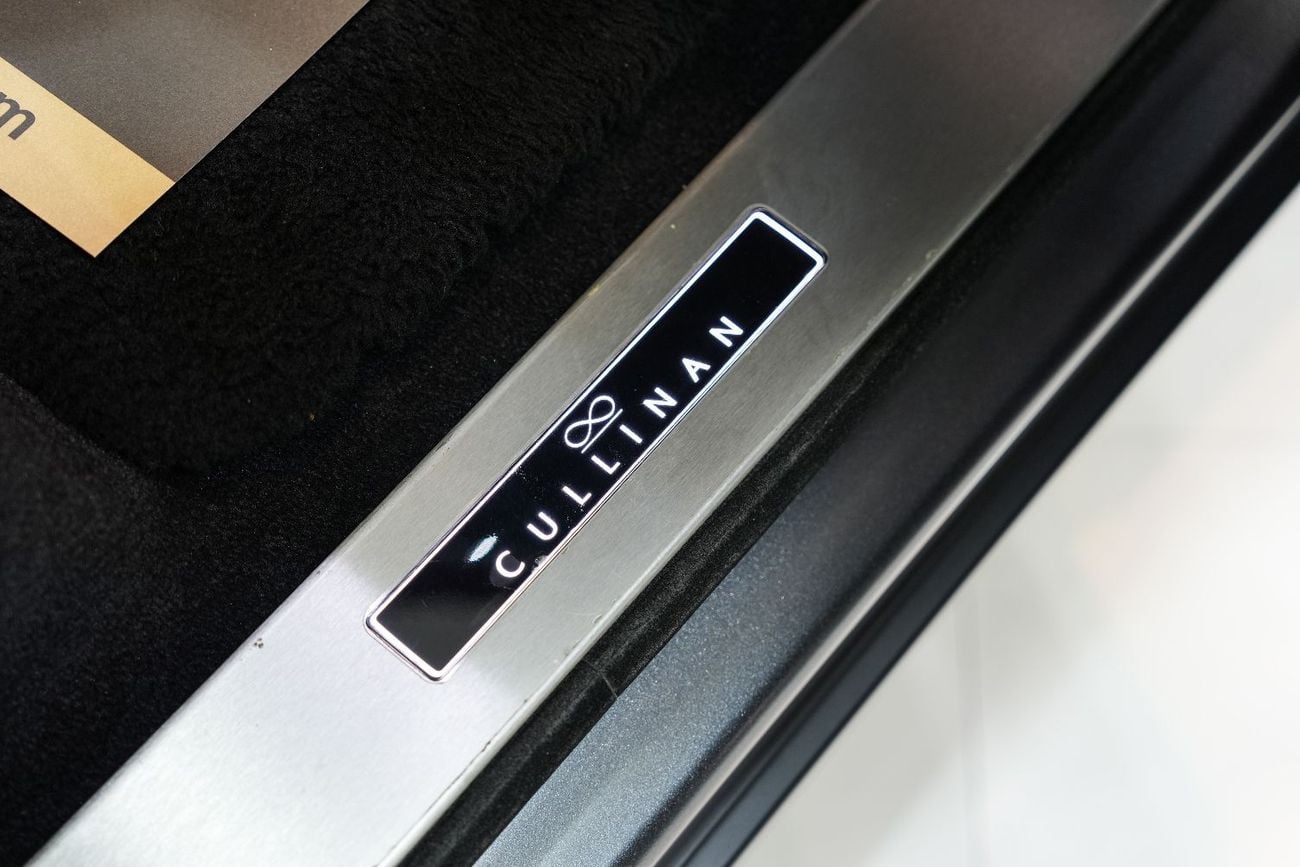 Rolls Royce Cullinan BLACK BADGE , Rear Entertainment, Bespoke Audio, Starlight, GCC Specs!!