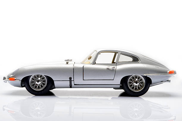 جاغوار E-Type exterior - Side Profile