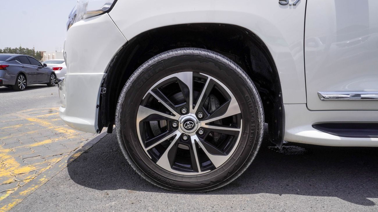 Toyota Land Cruiser VXR 5.7 L V8 with 2024 Body Kit