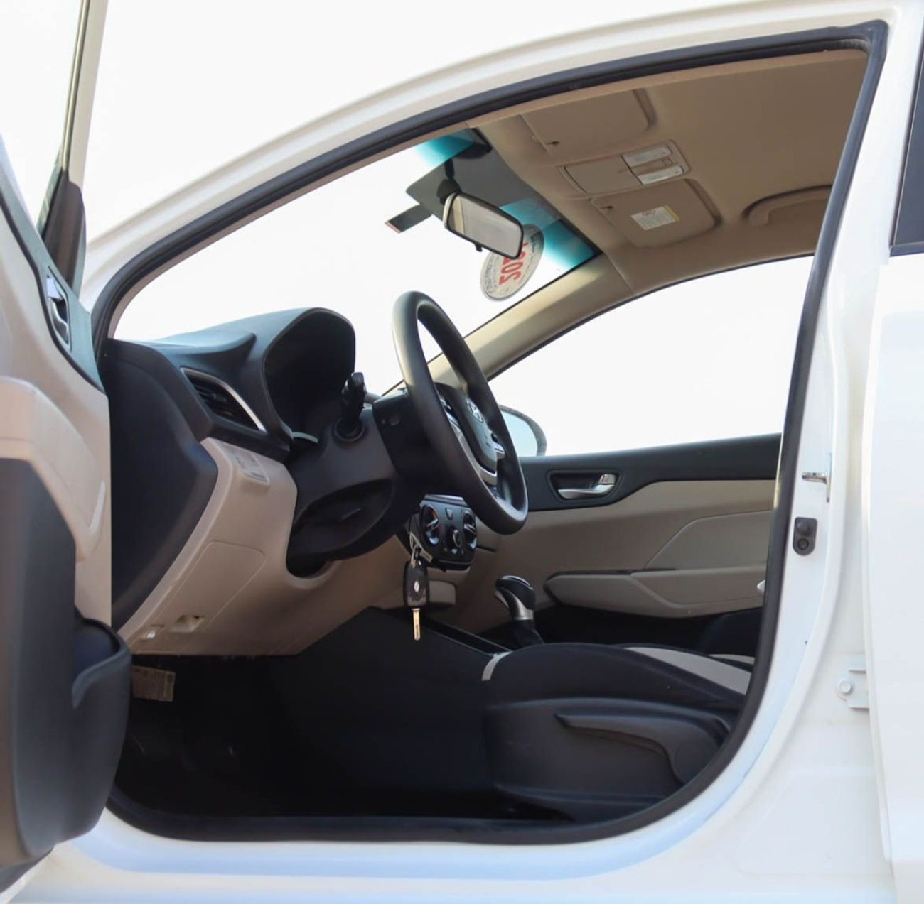 هيونداي أكسنت Base 1.6L (138 HP) hyundai accent  2021 GCC 1.6 L accident-free  in excellent condition 747 P.M