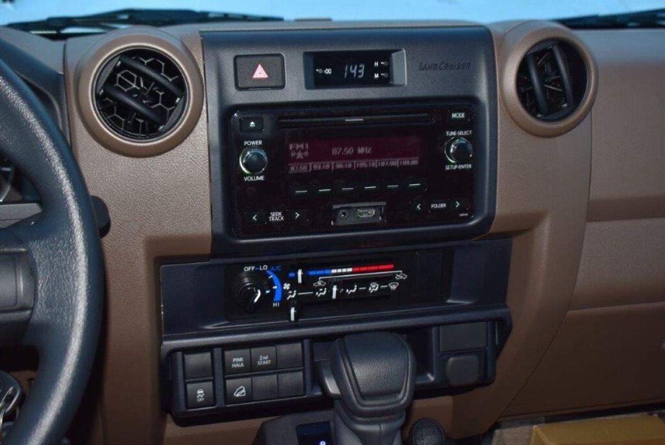 تويوتا لاند كروزر بيك آب 79 Double Cab 2.8L Turbo Diesel 4WD Automatic