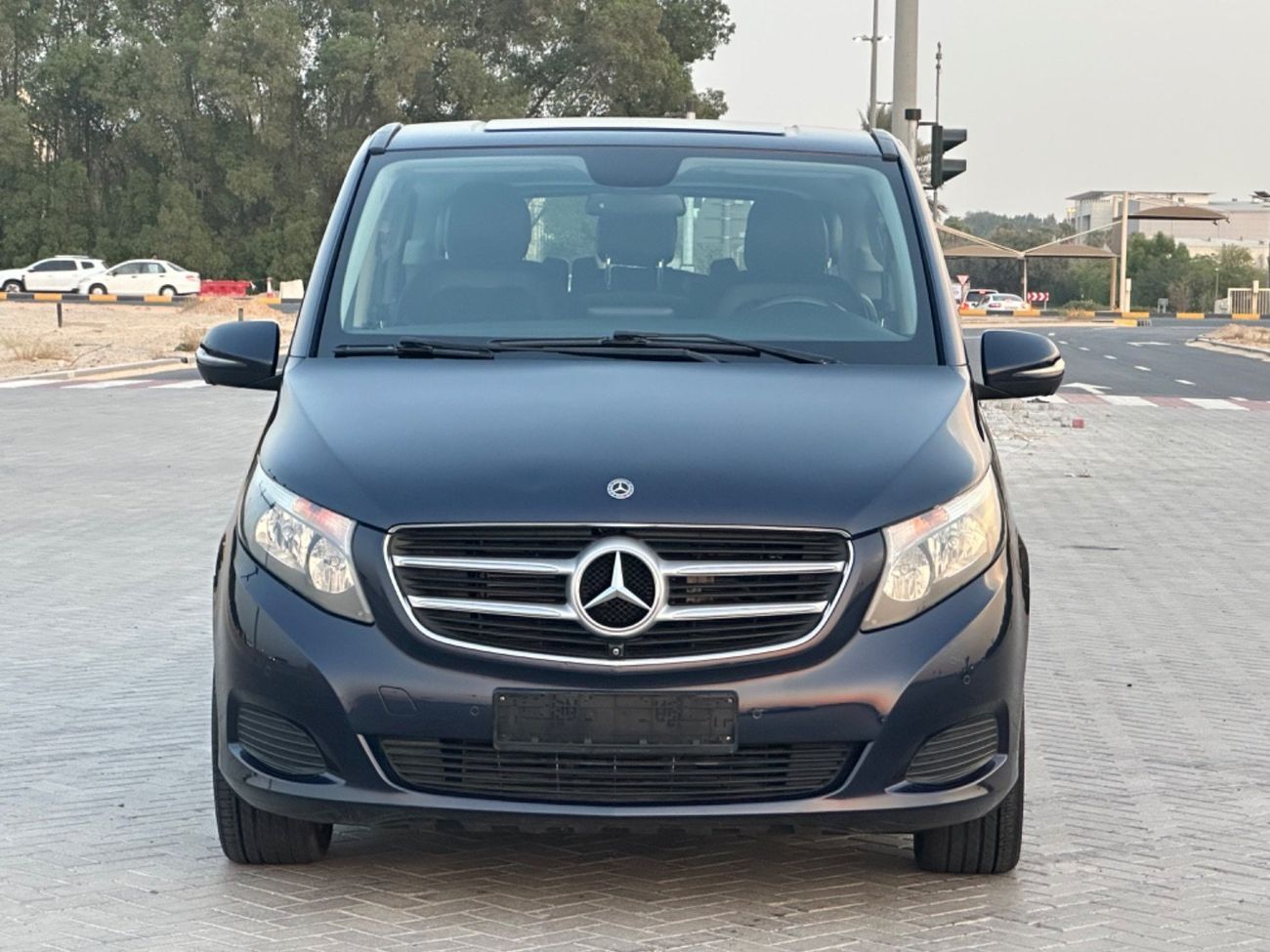 مرسيدس بنز V 250 موديل 2019 خليجي حاله ممتازه من الداخل والخارج صبغ الوكاله مالك واحد من الوكاله