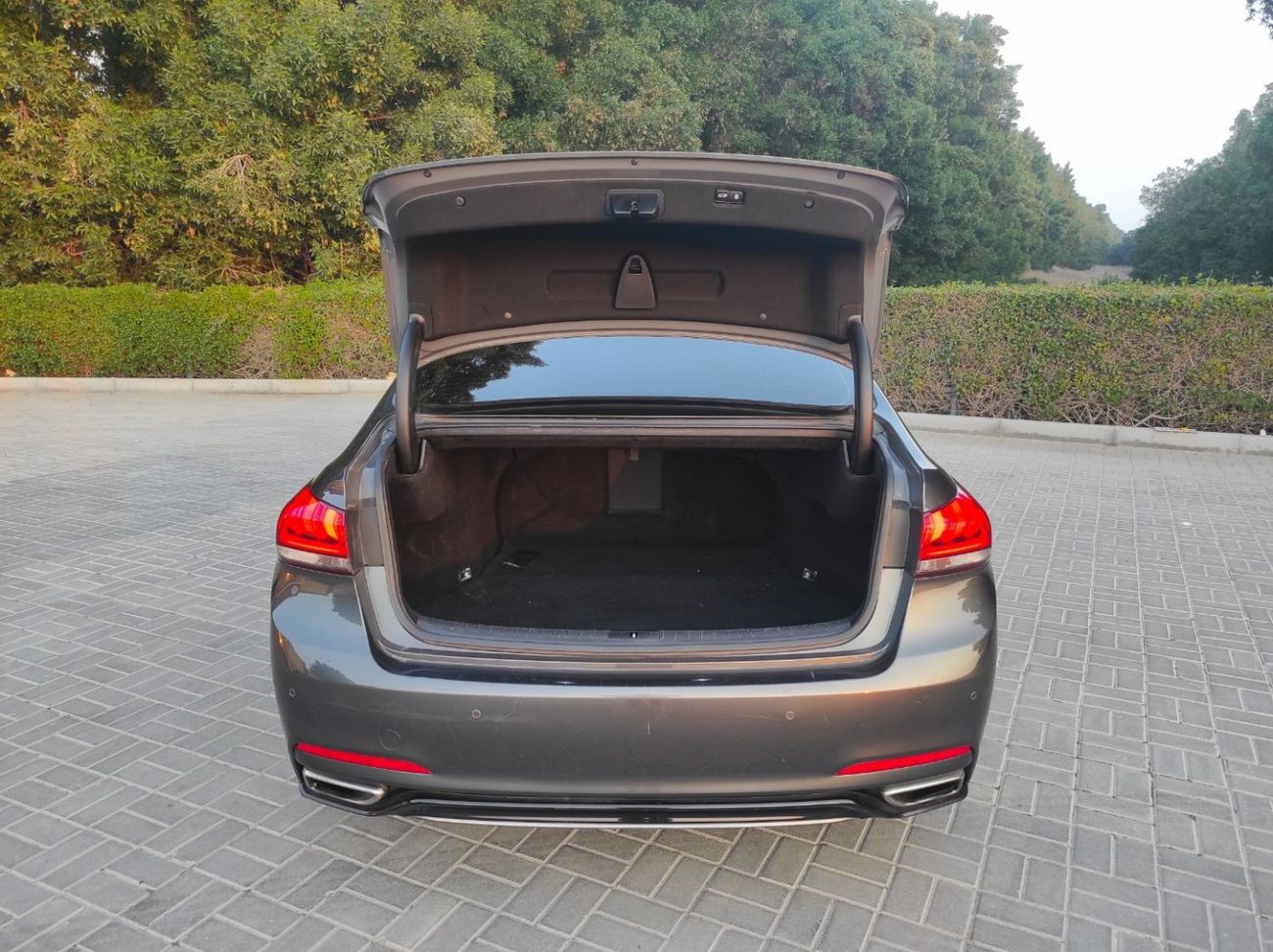 Genesis G80 Sport Royal 3.3L Genesis G80 2017 V6 3.3 full automatic