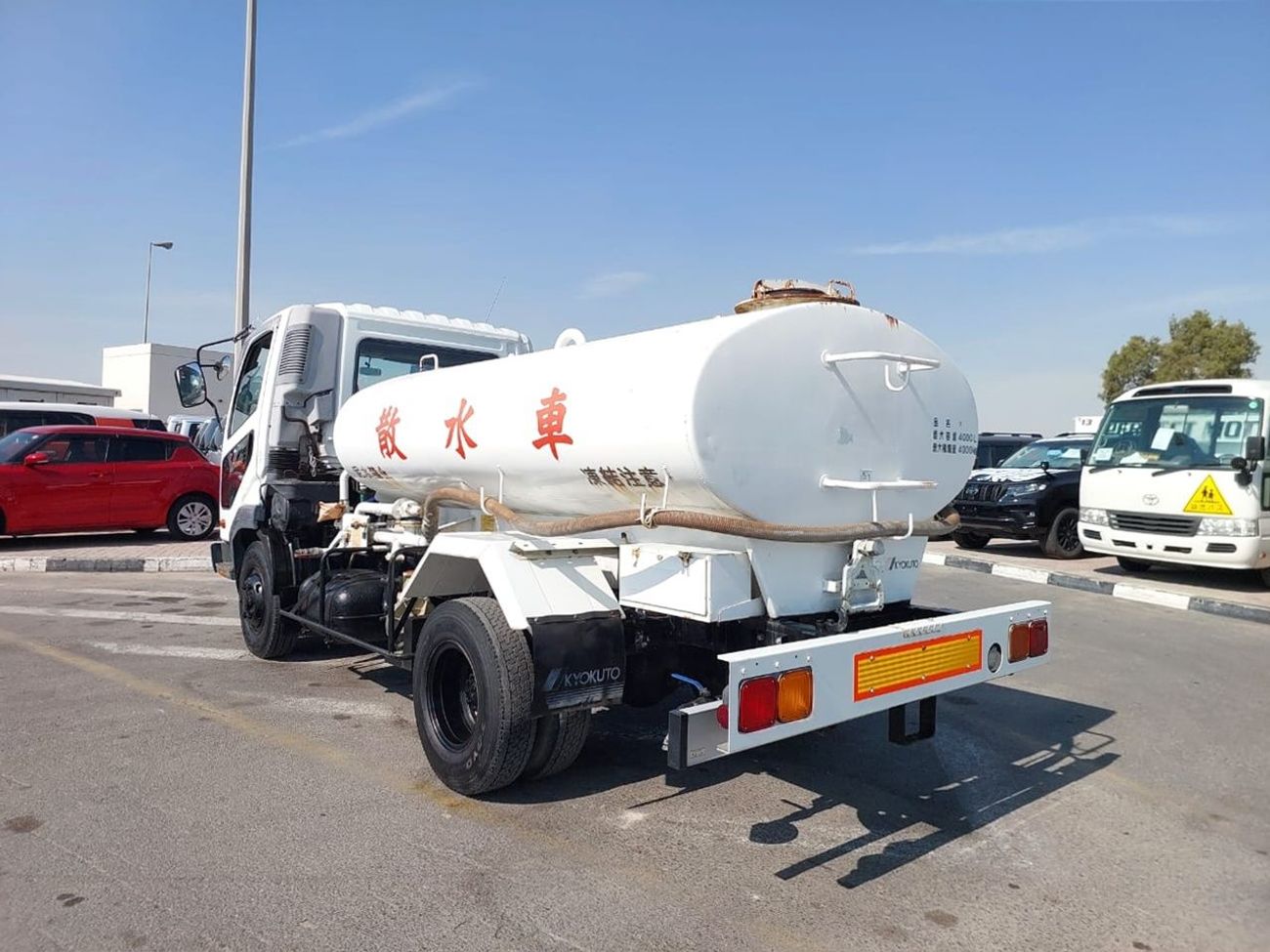 ميتسوبيشي فايتر MITSUBISHI FIGHTER WATER TANKER TRUCK RHD 2001 MODEL 8.2 L DIESEL MANUAL(PM50931)