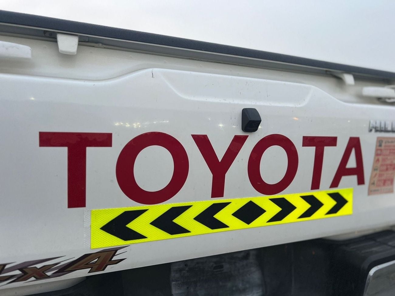 Toyota Hilux 2023  TOYOTA HILUX 2.4L V4 **DIESEL** MANUAL TRANSMISSION  +  POWER WINDOW + 4X4  + Rear Camera + Fo