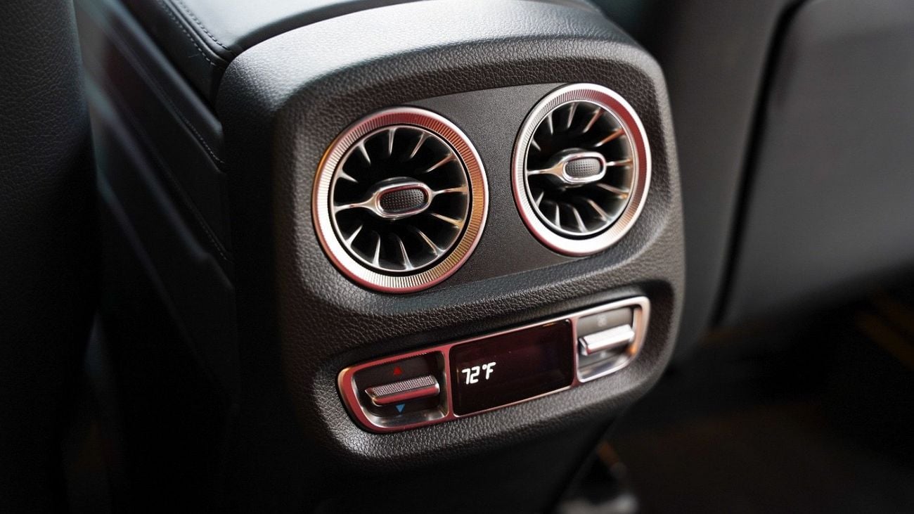 مرسيدس بنز G 63 AMG 4X4² Engine & Performance 	•	Engine Type: 4.0-liter V8 biturbo AMG-built engine.  ￼ 	•	Horsepower: Approx