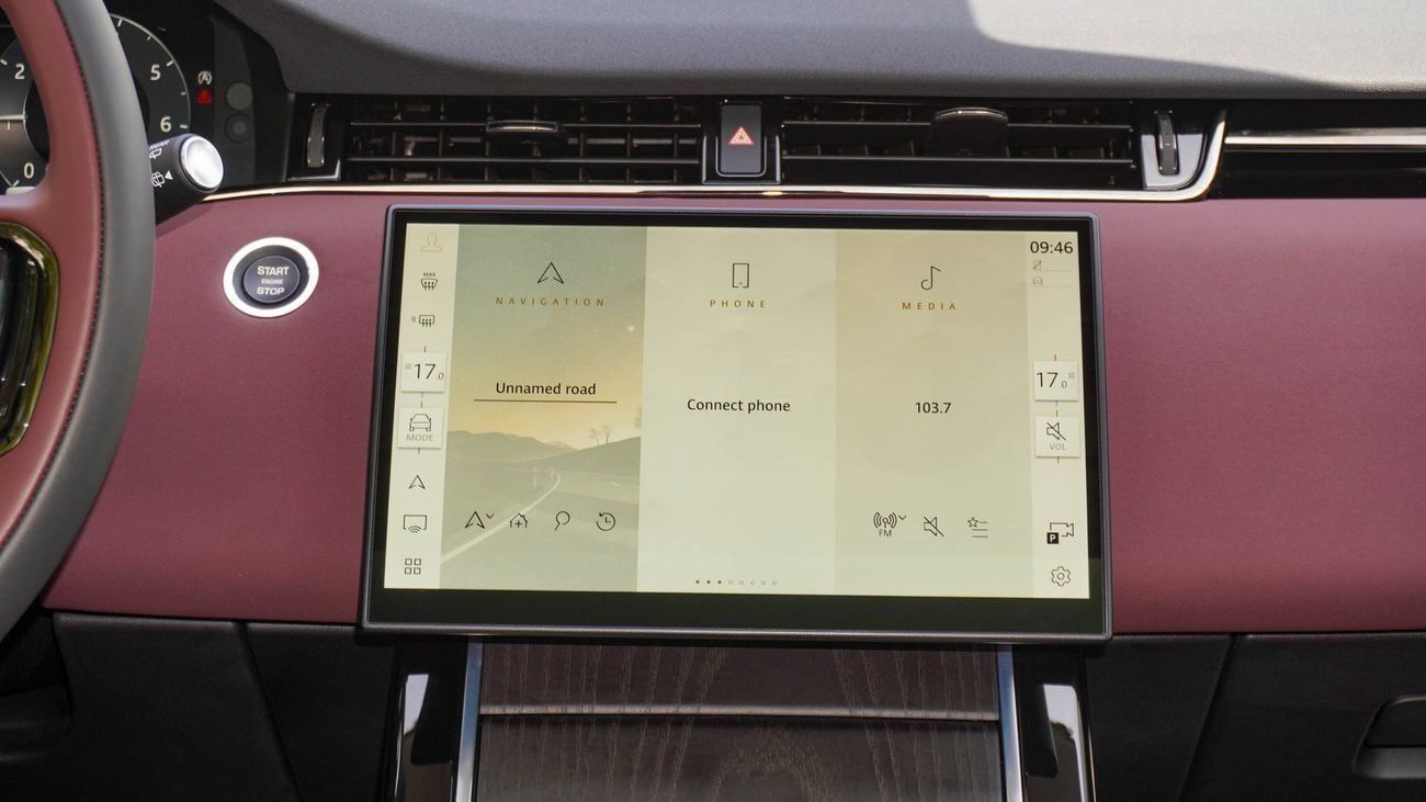 لاند روفر رانج روفر إيفوك SE P250 DYNAMIC 2025!! BLACK EDITION!! FIVE YEARS WARRANTY!! THREE YEARS SERVICE CONTRACT