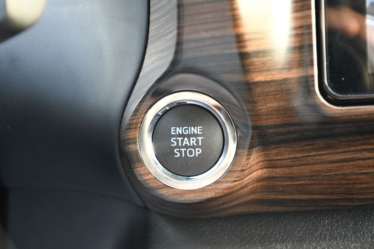 Toyota Hilux 2.7L V4 SR5 BSM Push Start full option ( Ready Stock )