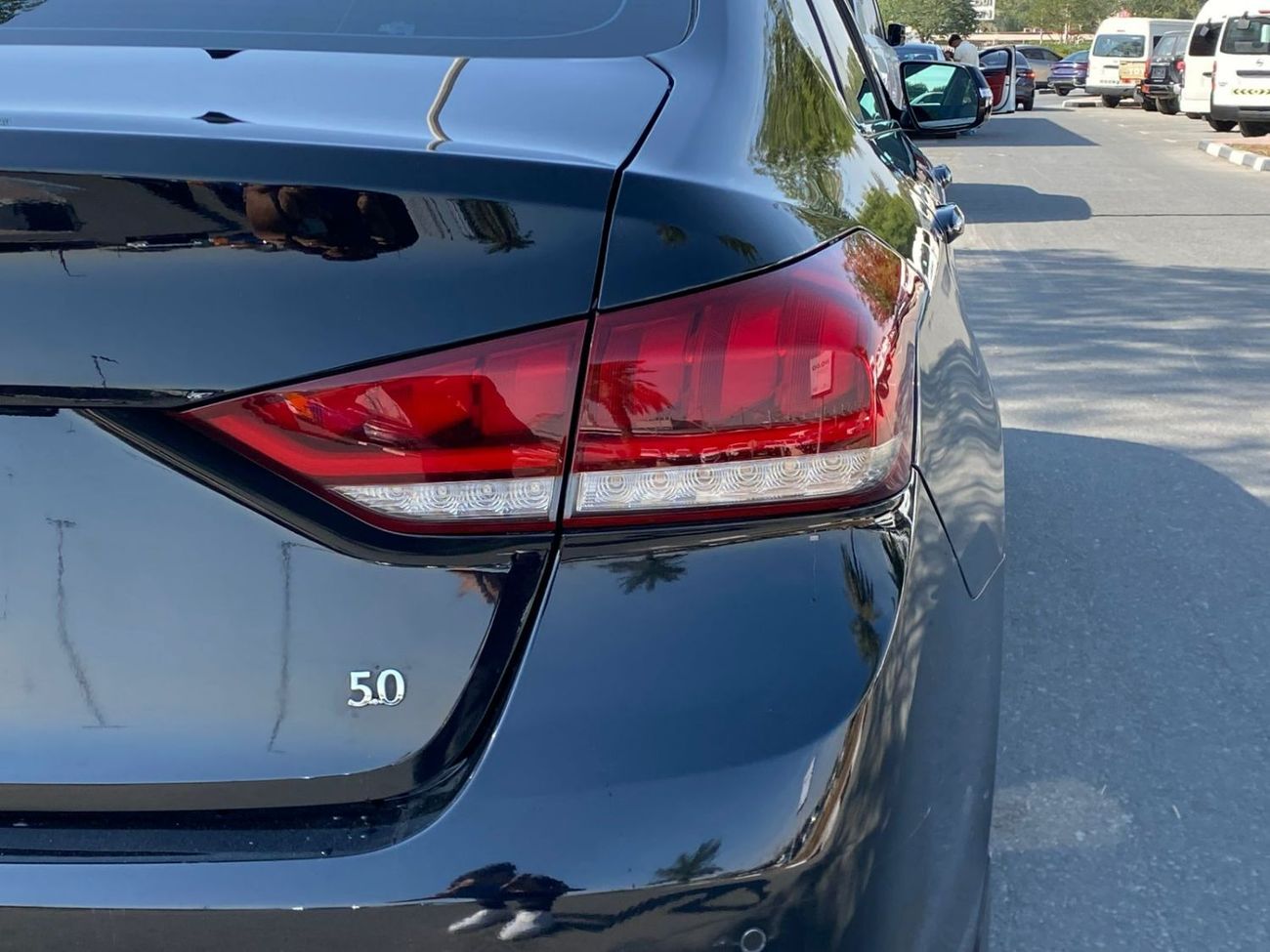 Hyundai Genesis Std 5.0L