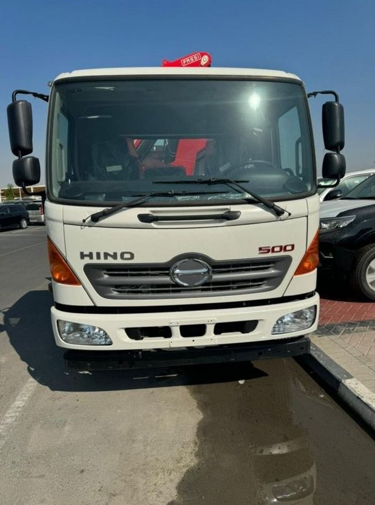 هينو 500 هينو 500 سلسلة 1221 مع صندوق كارجو والونش 5.8 طن ديزل يدوي صفر كم