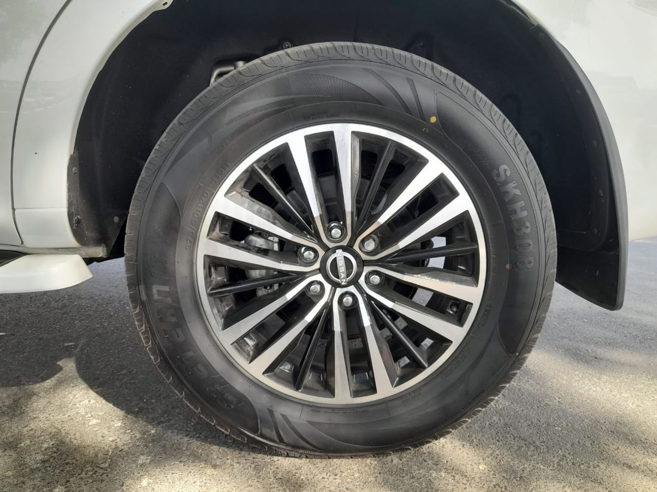 نيسان باترول Platinium 5.6cc V8 petrol Auto Right-Hand drive