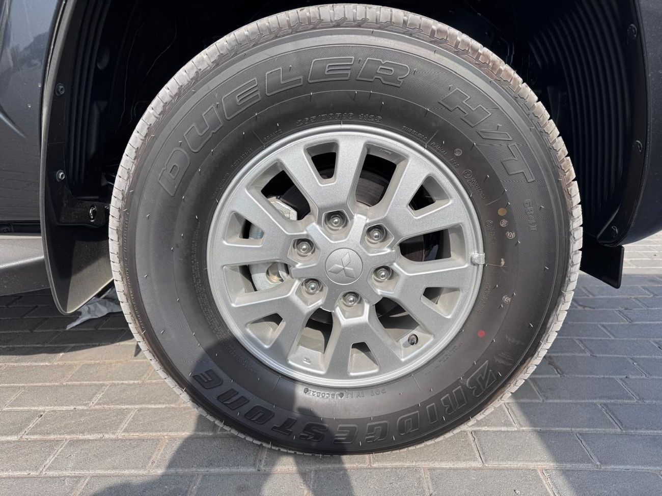 Mitsubishi L200 MITSUBISHI L200 Petrol Double Cabin 4WD 5MT 2.5L GLX -FULL OPTION_Grey