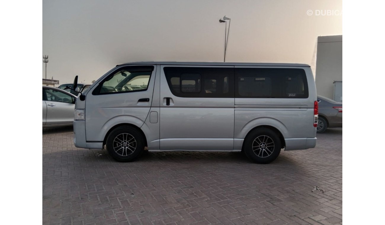 تويوتا هاياس TOYOTA HIACE VAN RIGHT HAND DRIVE (PM1558)