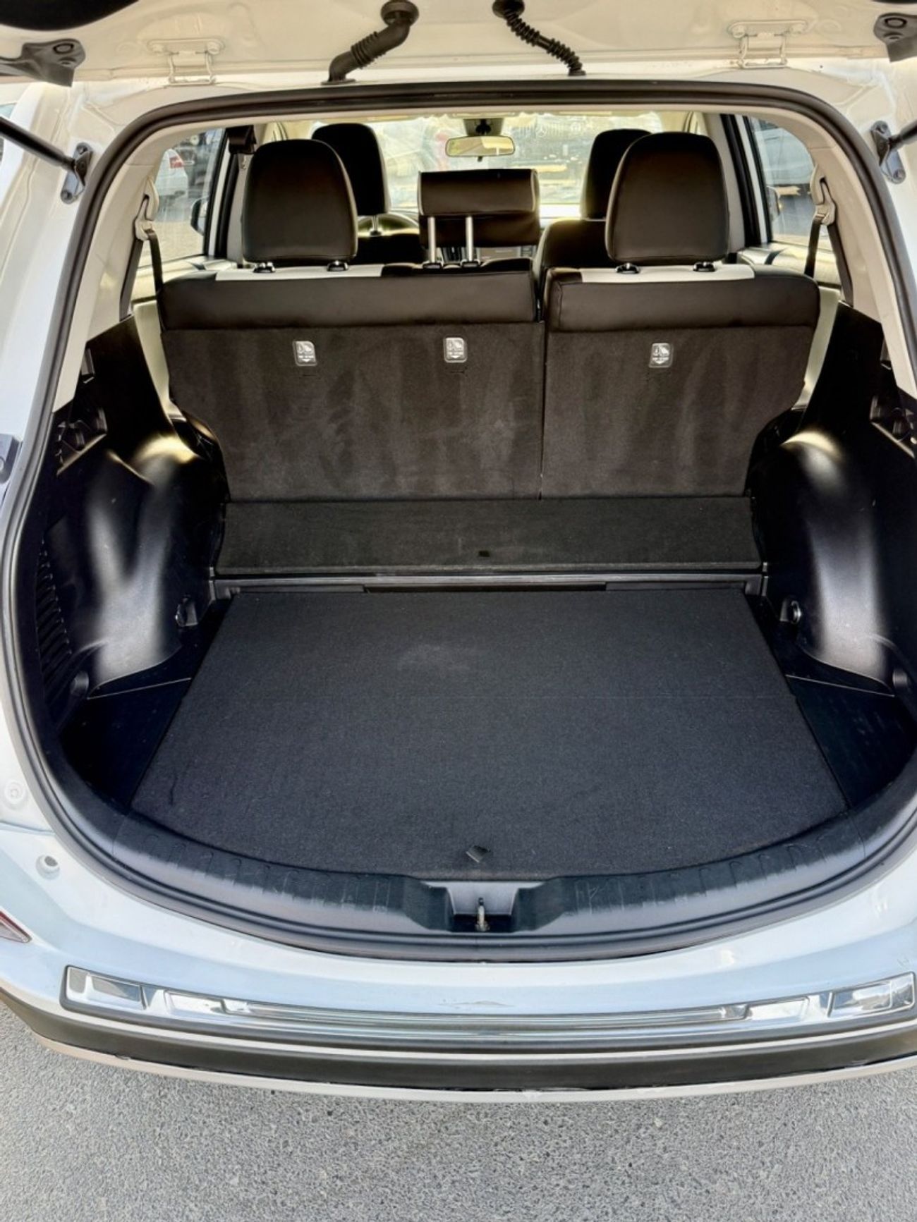 تويوتا راف ٤ LE 2.5L (219 HP) 2.5L (219 HP)