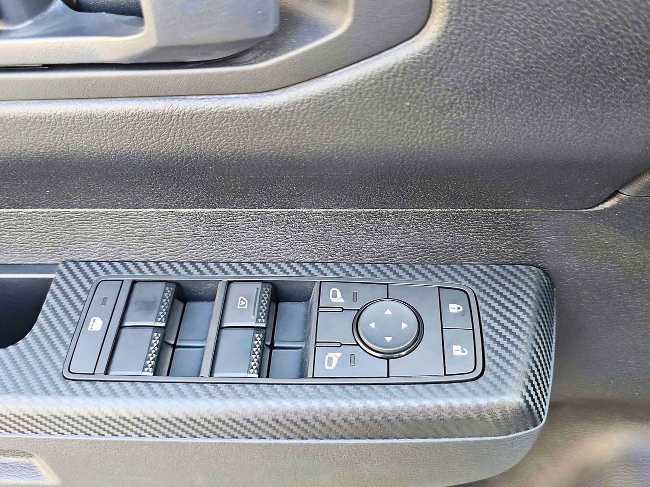 ميتسوبيشي L200 2.4L DSL/ A/T / FULL OPTION / 4WD (CODE# 68019)