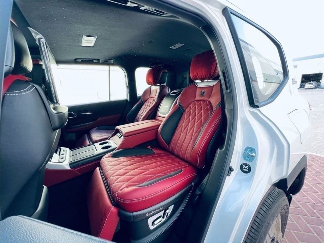 تويوتا لاند كروزر LC300 3.3L VIP 4 Seater MBS Autobiography Luxury Europe Specs