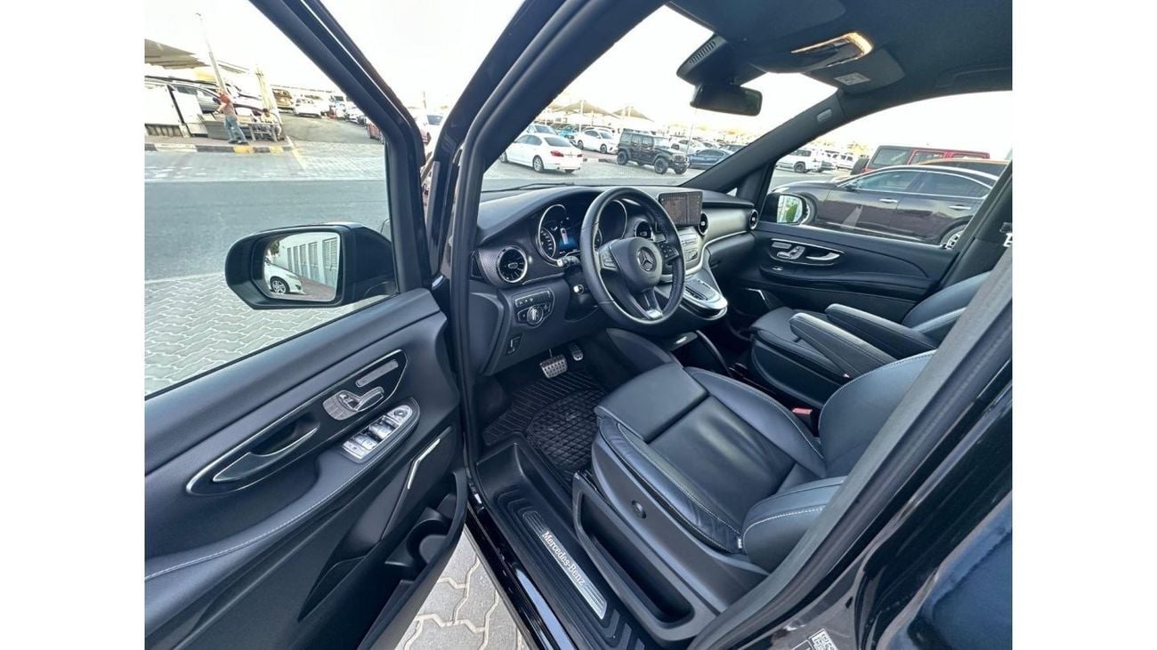 Mercedes-Benz V 300 V-300 deisel 2023 FULL OPITION // UNDER WARRANTY // ORGINAL PAINT // PERFECT CONDOITION