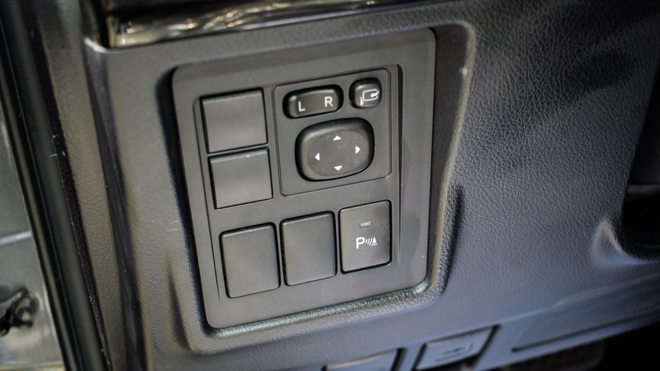 تويوتا برادو VXR 2.7L V4 Petrol