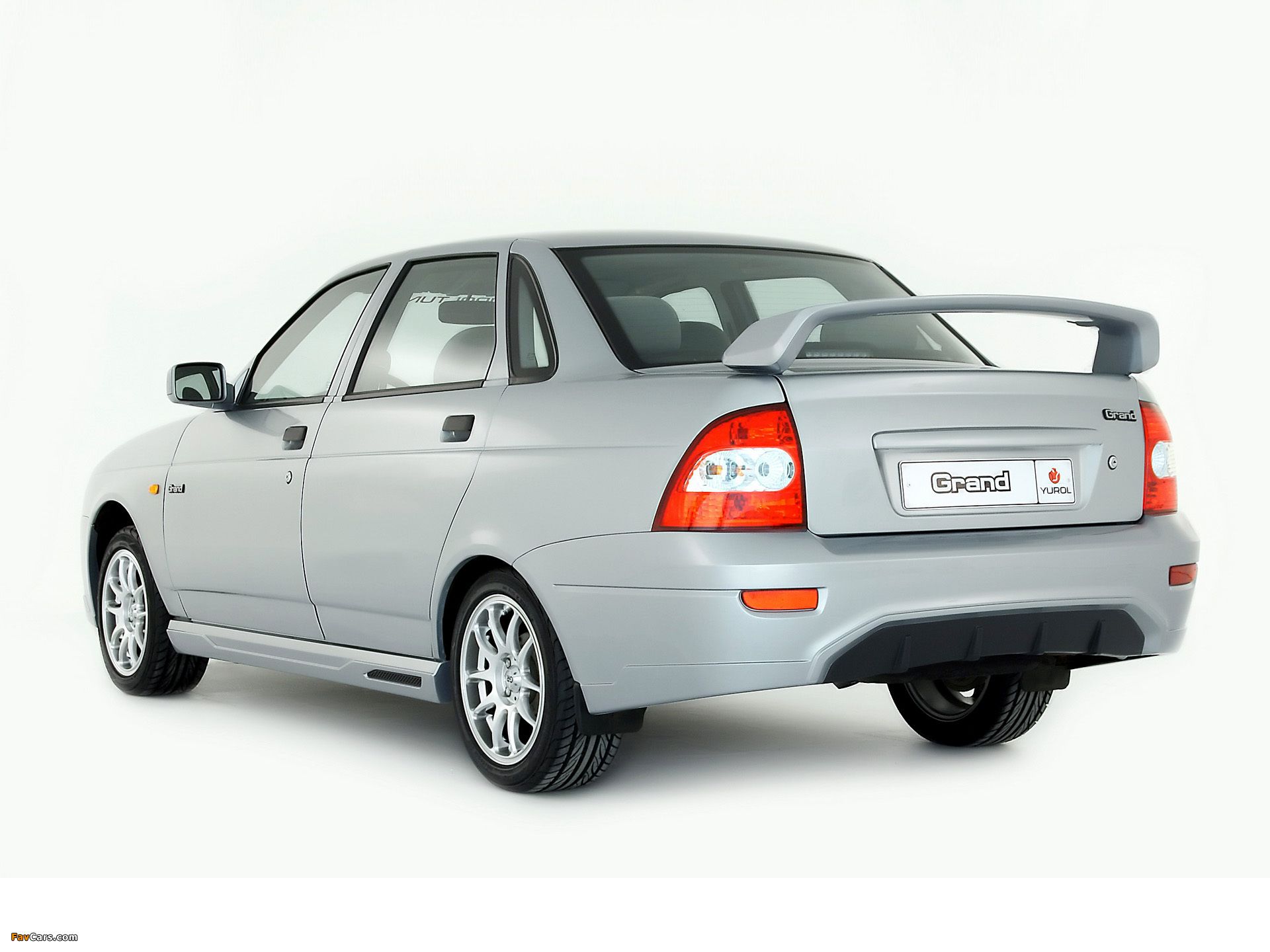 Lada Priora exterior - Rear Right Angled