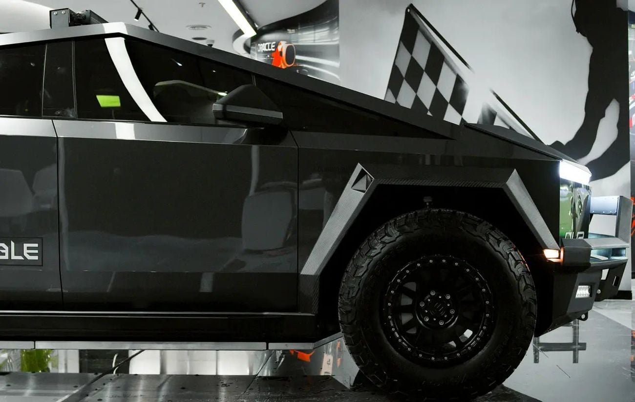 Tesla Cybertruck invincible edition - Brand New!