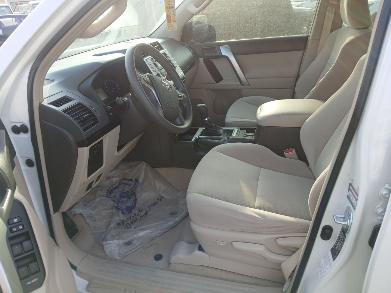 Toyota Prado Toyota prado 2021Model 2.7 v4 petrol Engine Colour White Transmission Automatic Interior.Begie 7seat